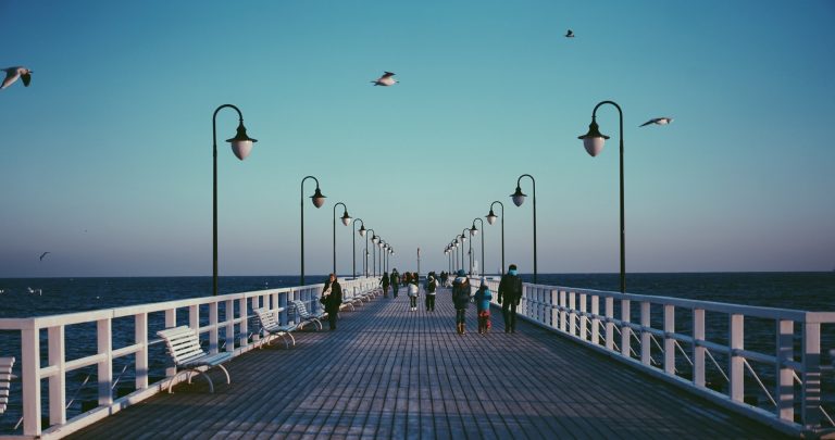 beach-benches-bridge-2091018