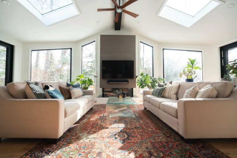 Persian-rug-in-the-living-room