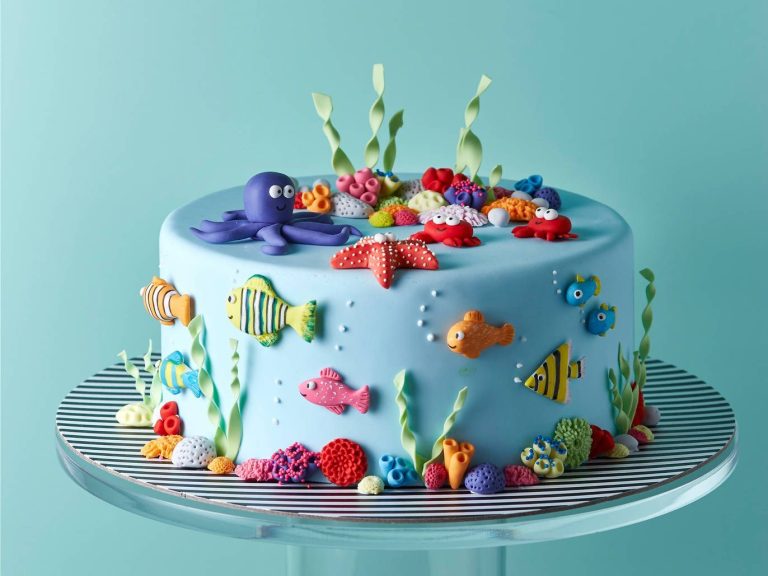Why Customized Birthday Cakes Steal the Spotlight for Your Kid’s Celebration
