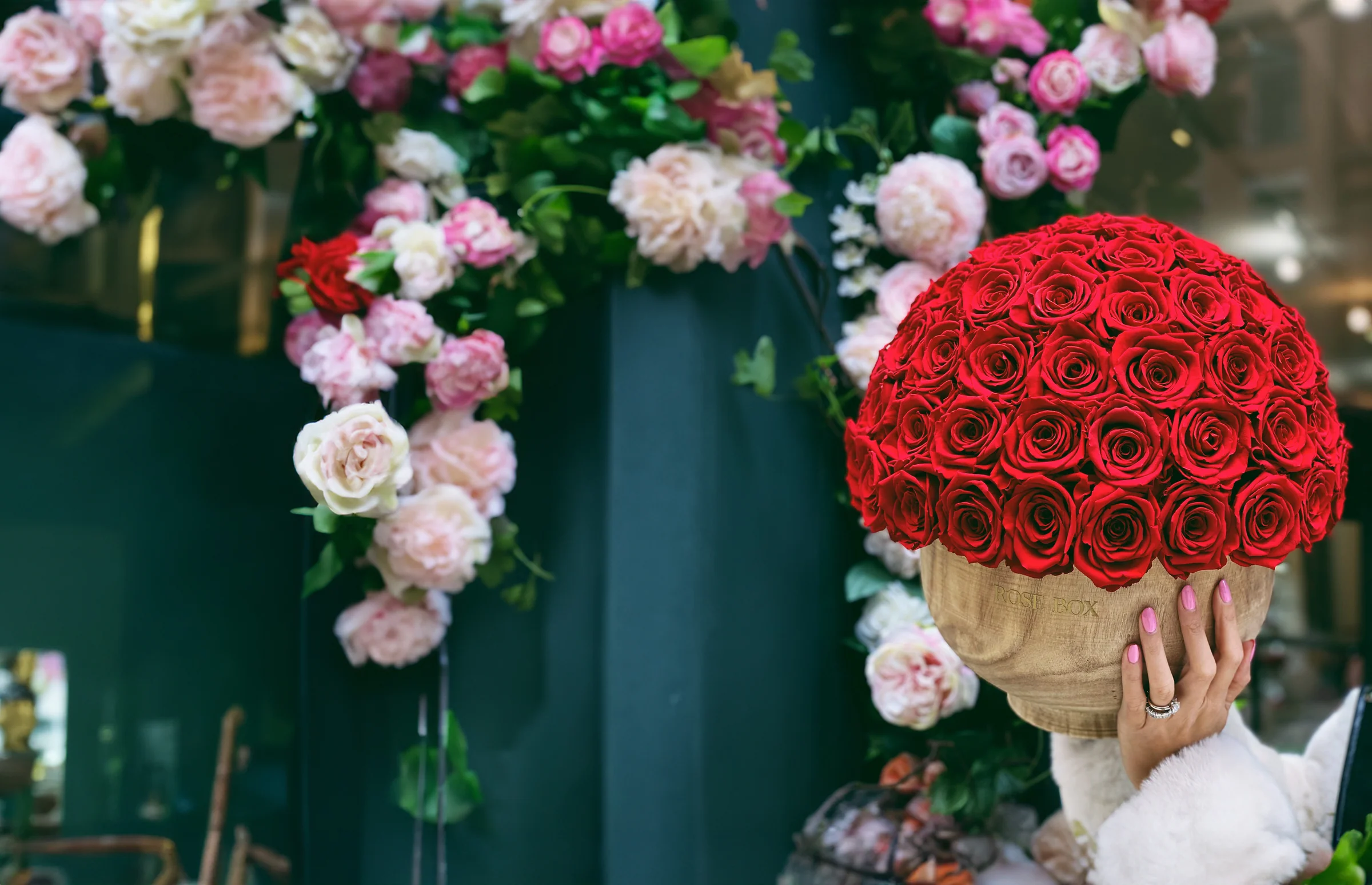 The Beauty of a Premium Rose Box: Make Every Special Occasion More Beautiful